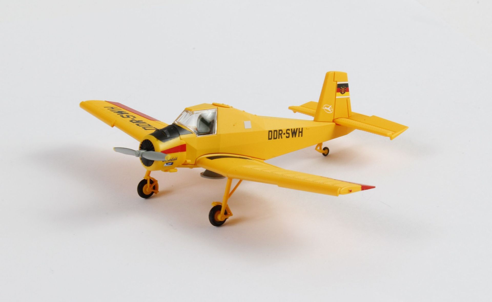 Kres 55025030 - Agrarflugzeug Z-37A Hummel Kennung DDR-SWH TT 1:120